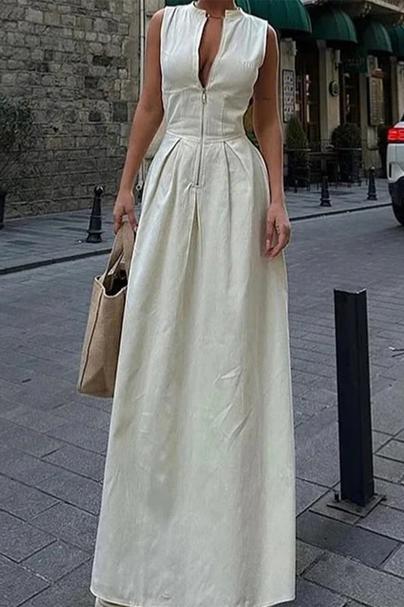 Effortlessly Elegant Dress with a Timeless Design