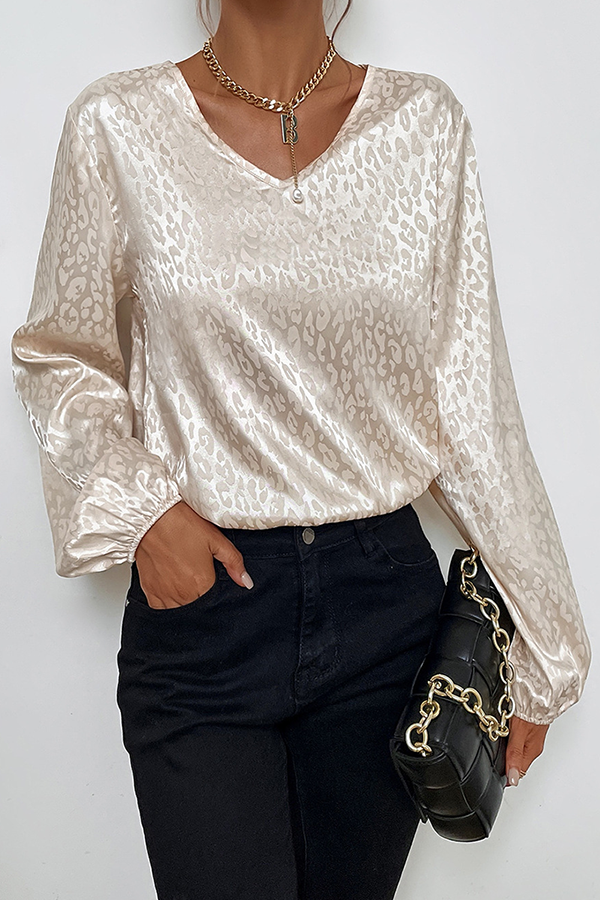 Effortlessly Elegant Blouse with a Timeless Design