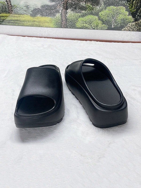 Well Tailored Shoes with a Graceful Silhouette