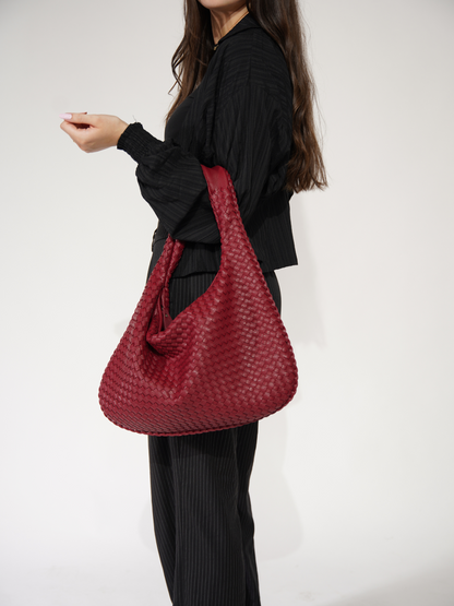 Gracefully Styled Bag for Any Occasion