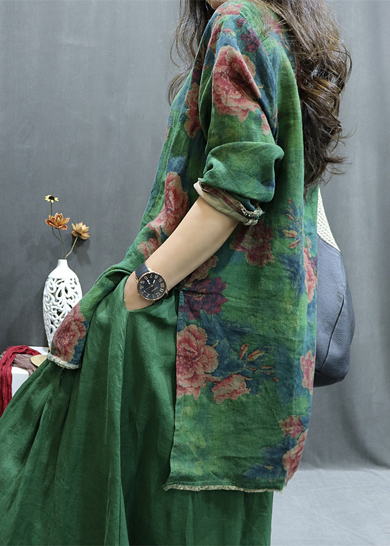 Classic Vintage Blouse with a Flattering Fit