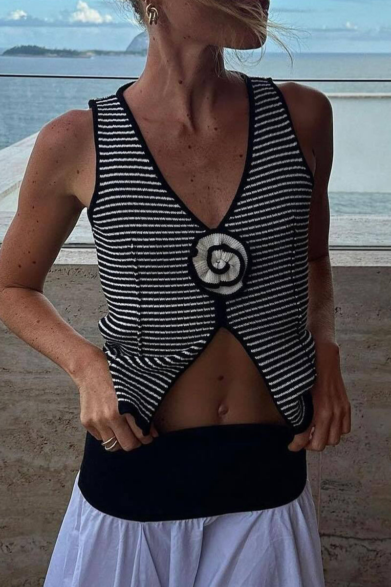 Effortlessly Elegant Top with a Timeless Design