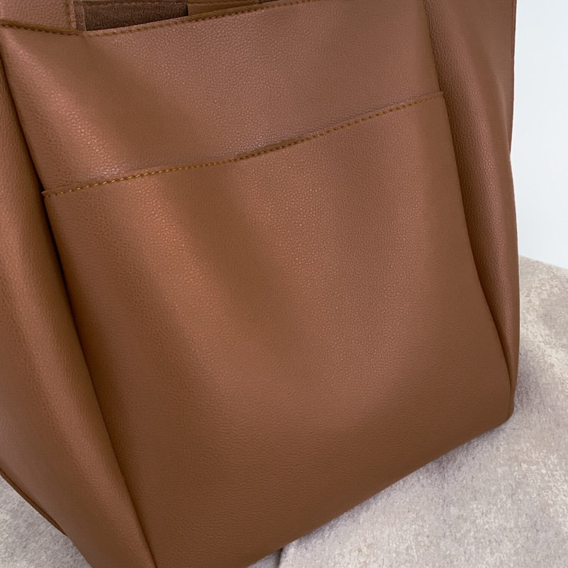 Beautifully Finished Bag in a Timeless Design