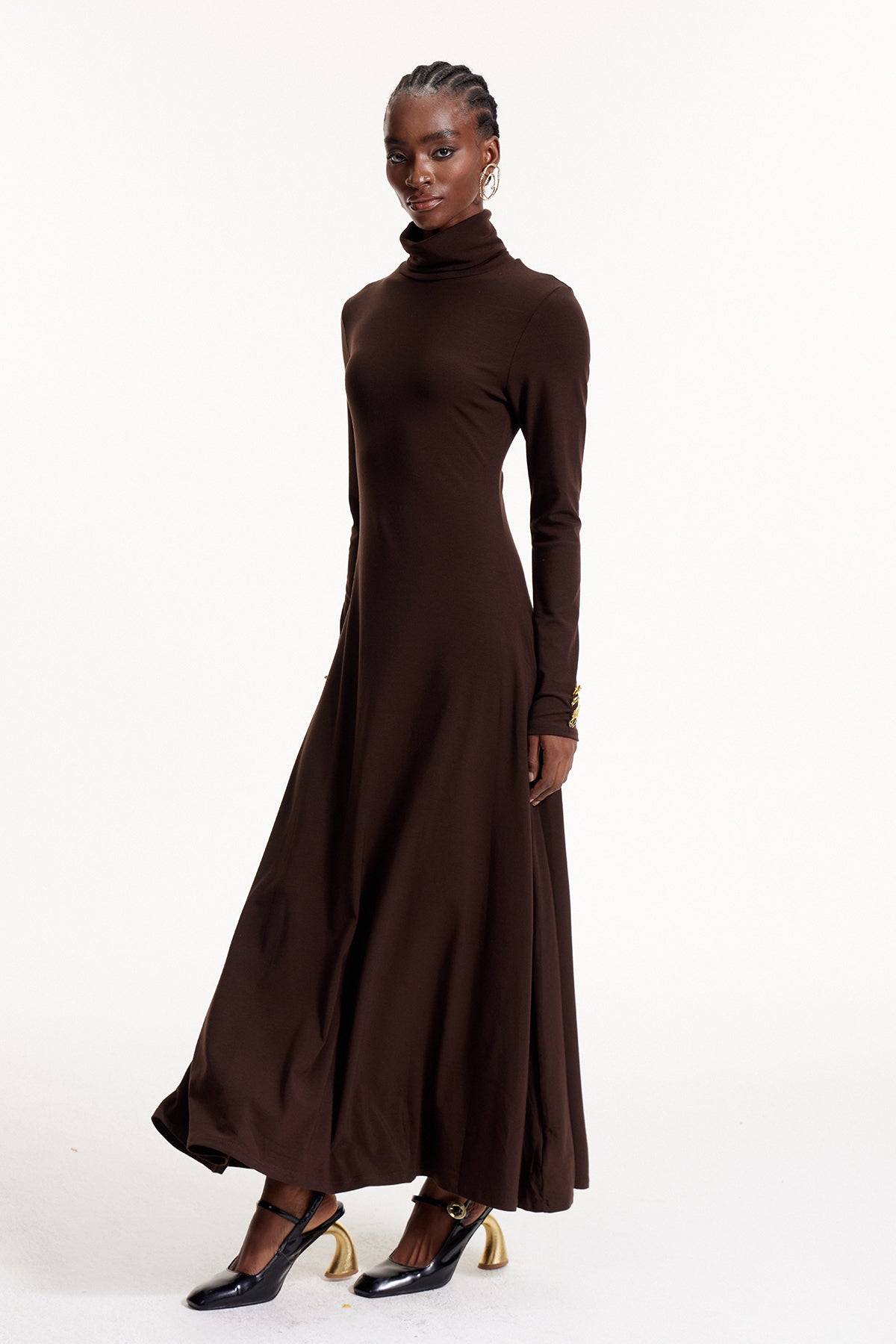 Well Tailored Dress with a Graceful Silhouette