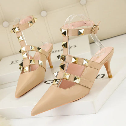 Effortlessly Elegant Shoes with a Timeless Design