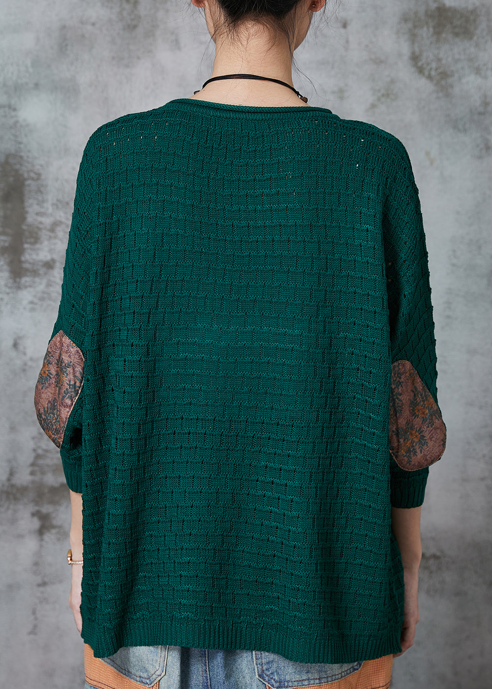 Well Tailored Sweater with a Graceful Silhouette