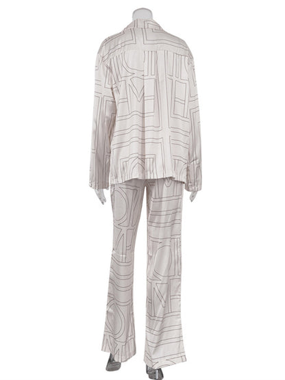 Sophisticated Blouse with a Clean Classic Look