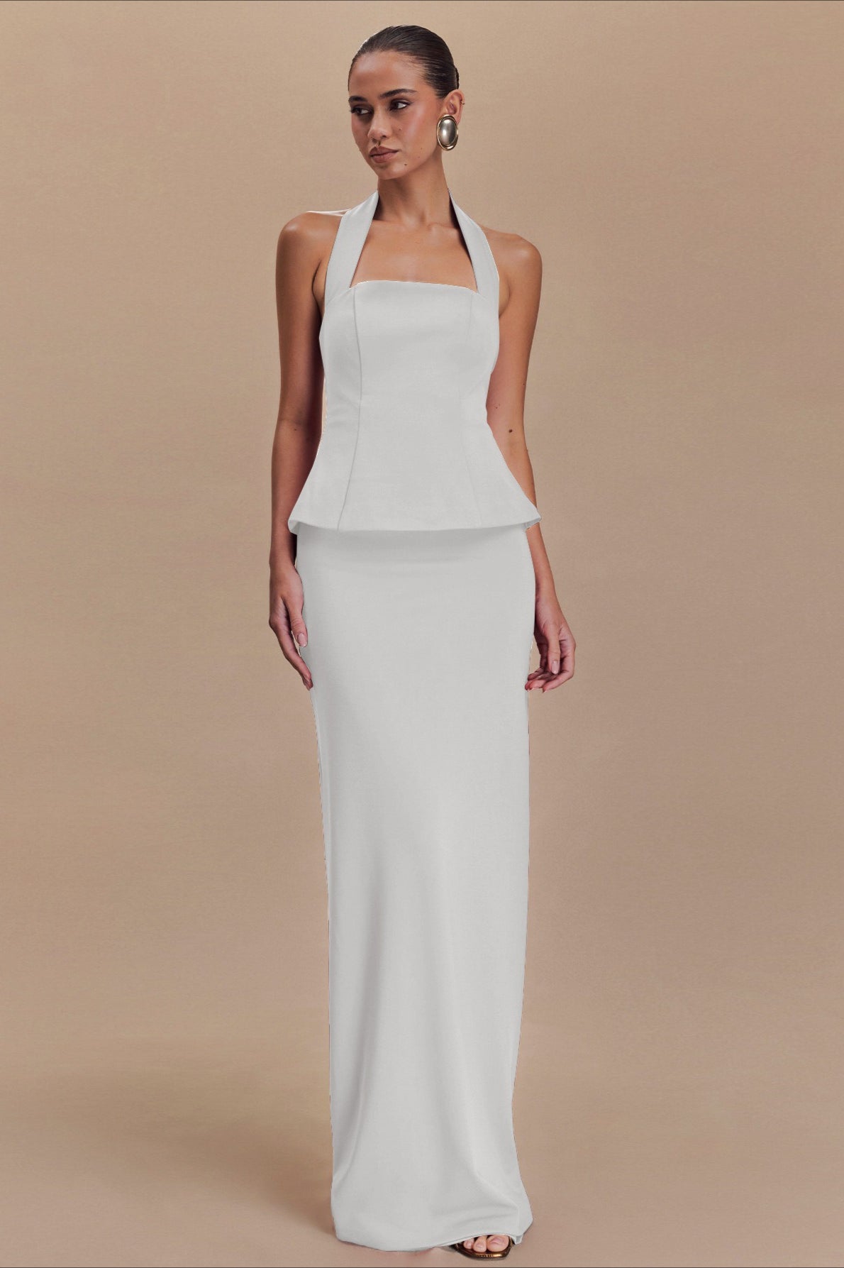 Well Tailored Dress with a Graceful Silhouette