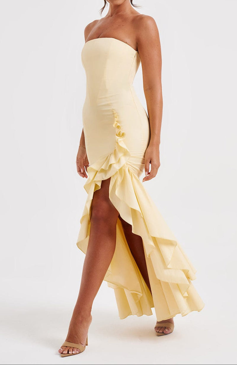 Gracefully Styled Dress for Any Occasion