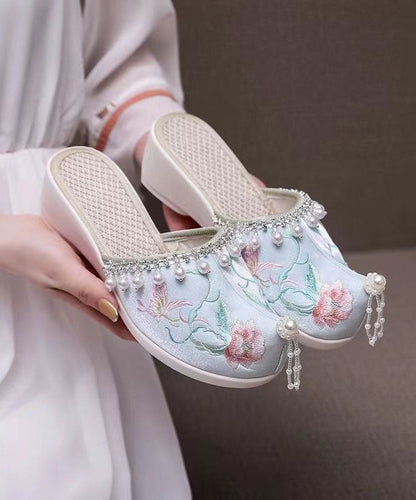 Classic Vintage Sandals with a Flattering Fit