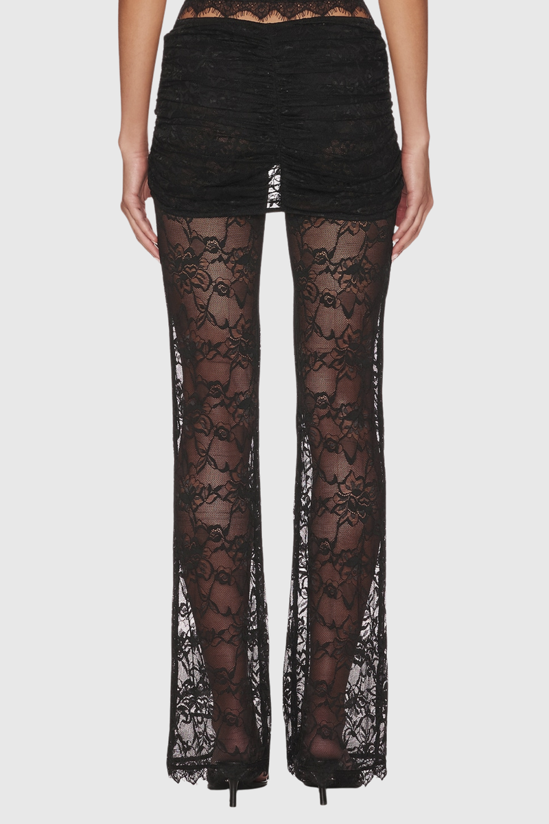 Well Tailored Pants with a Graceful Silhouette