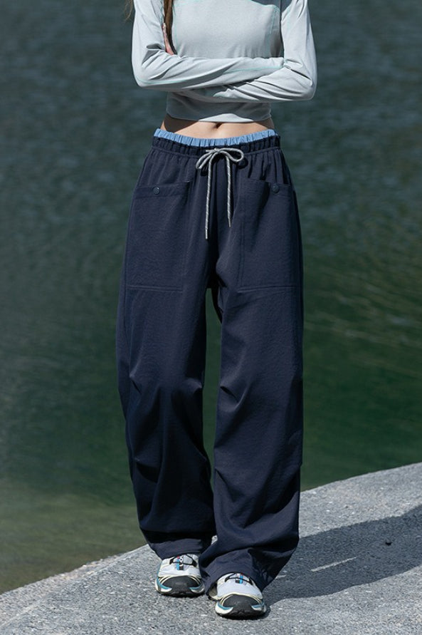 Effortlessly Elegant Pants with a Timeless Design