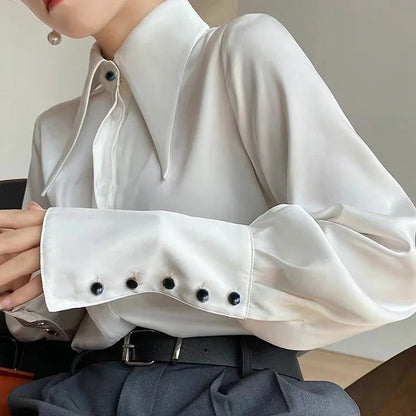 Beautifully Crafted Blouse in a Classic Style