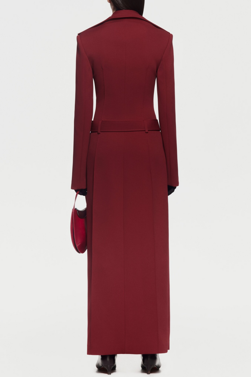 Well Tailored Coat with a Graceful Silhouette