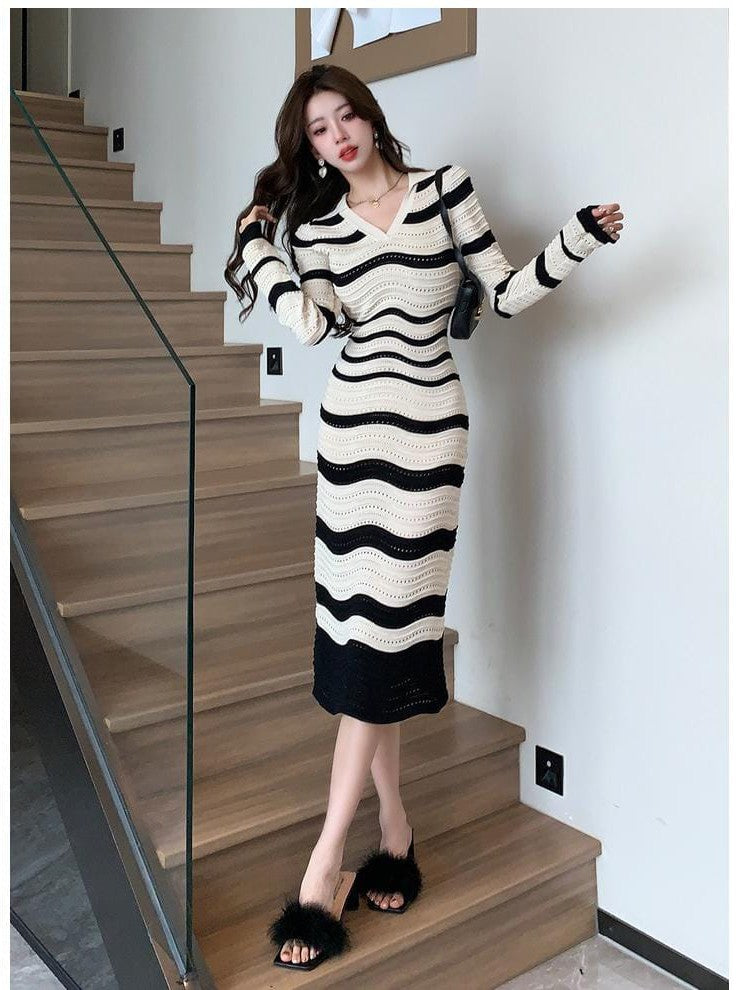 Beautifully Finished Dress in a Timeless Design
