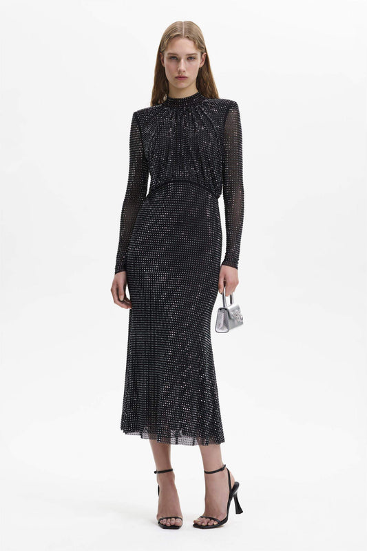 Well Tailored Dress with a Graceful Silhouette