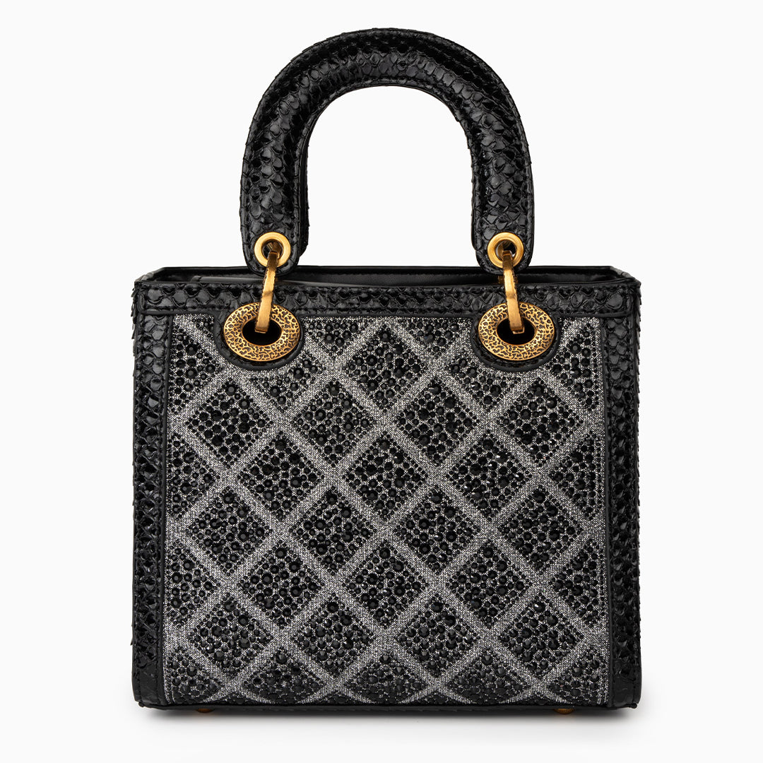 Gracefully Styled Bag for Any Occasion