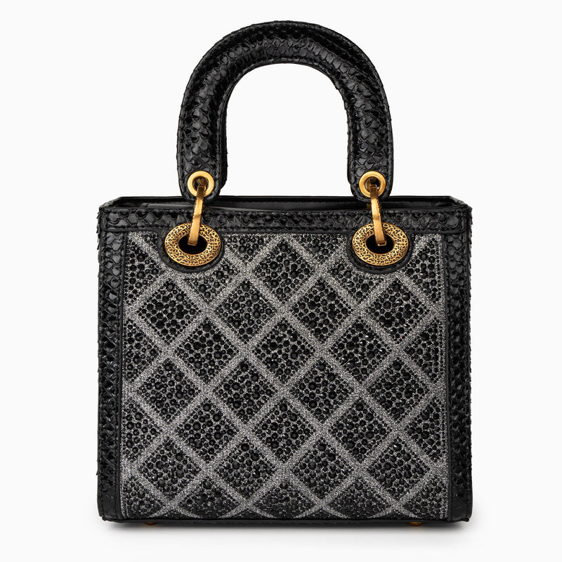 Gracefully Styled Bag for Any Occasion