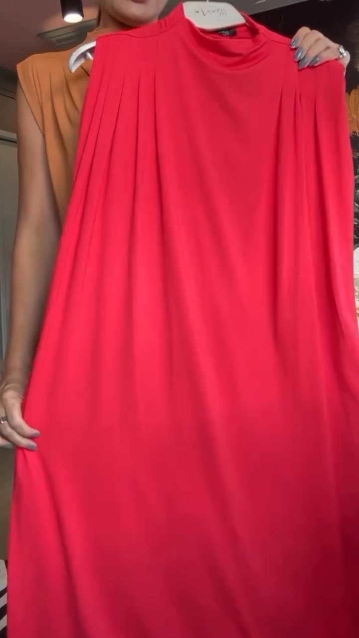 Gracefully Styled Garment for Any Occasion