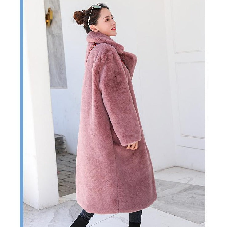 Gracefully Styled Coat for Any Occasion