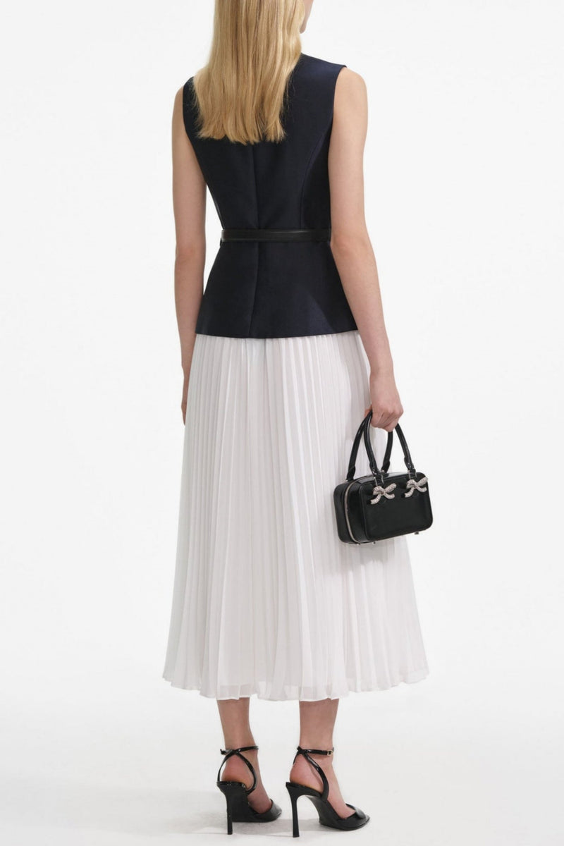 Beautifully Crafted Dress in a Classic Style