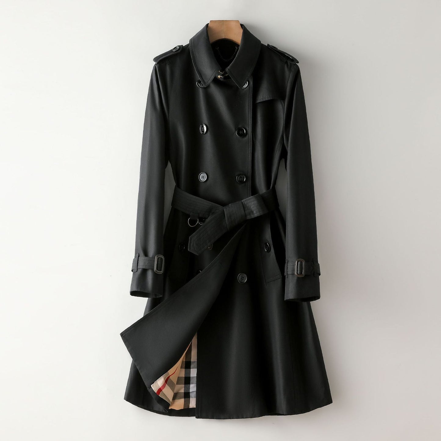 Well Tailored Coat with a Graceful Silhouette