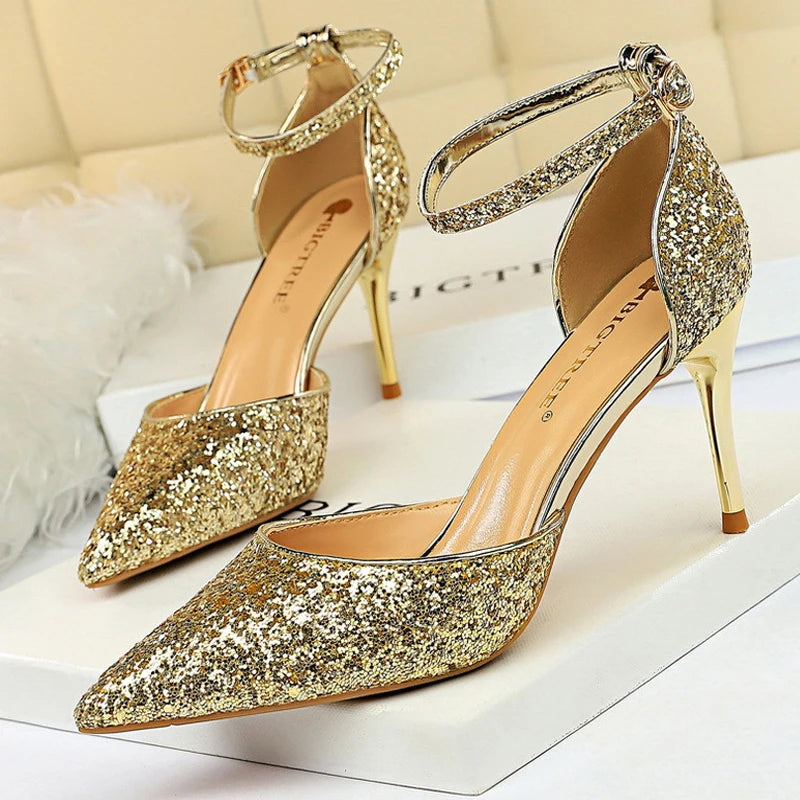 A Vintage Style Heels with Delicate Timeless Details