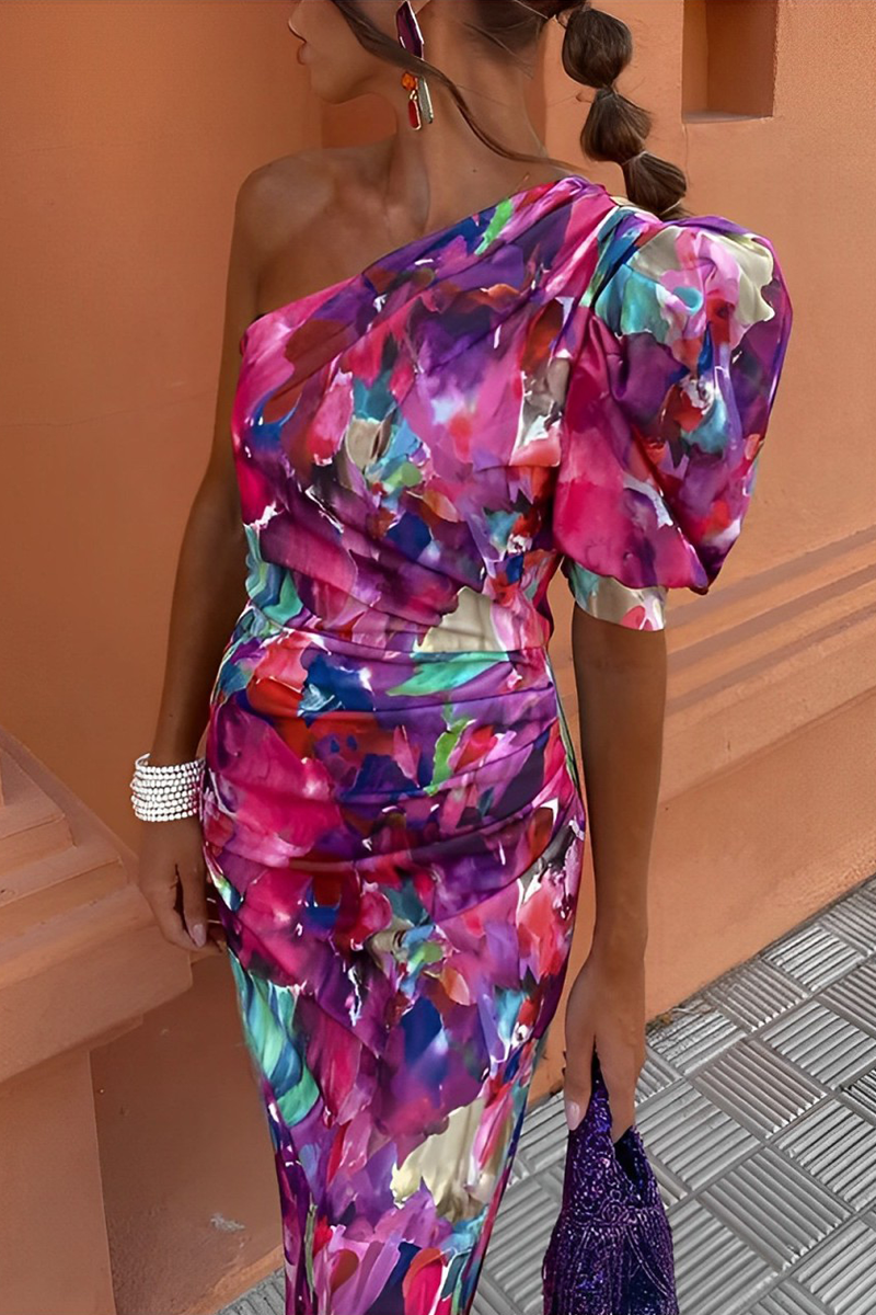 Well Tailored Dress with a Graceful Silhouette