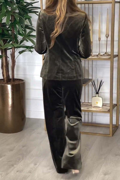 Classic Vintage Garment with a Flattering Fit