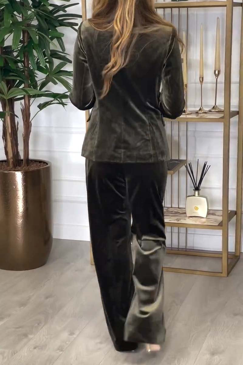 Classic Vintage Garment with a Flattering Fit