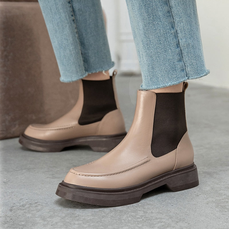 Elegantly Styled Boots for Everyday Wear