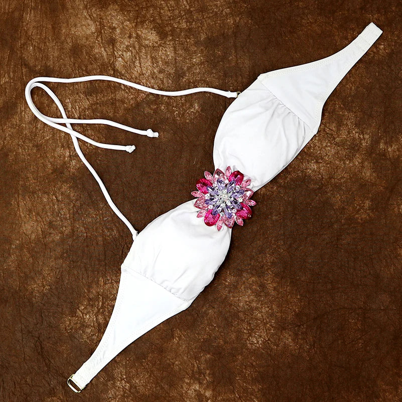 Well Tailored Bikini with a Graceful Silhouette