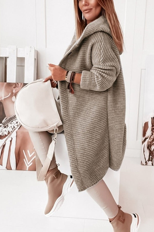 Well Tailored Cardigan with a Graceful Silhouette