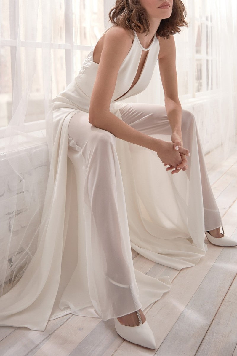 Sophisticated Garment with a Clean Classic Look