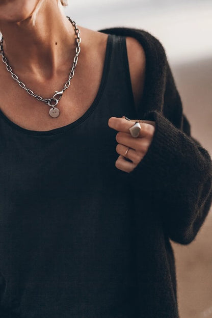 Well Tailored Cardigan with a Graceful Silhouette