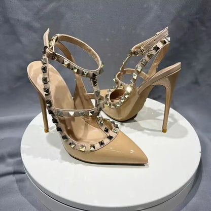 Effortlessly Elegant Sandals with a Timeless Design