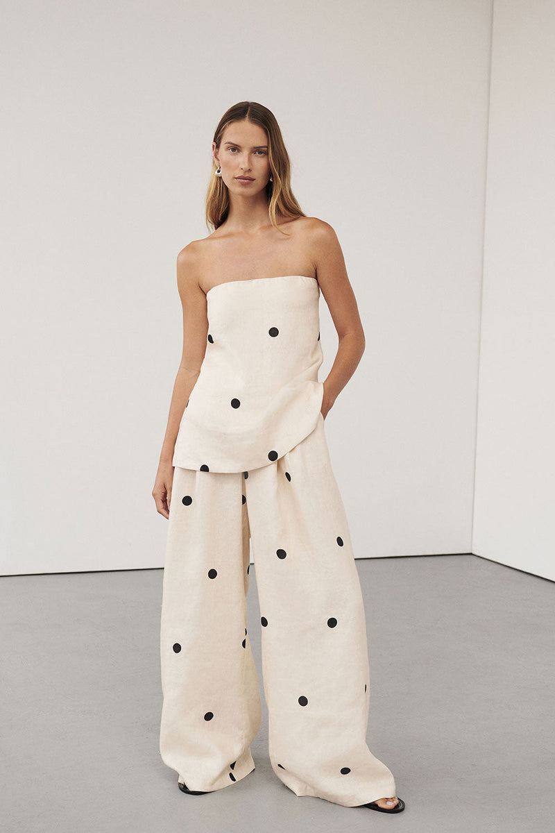 Classic Vintage Pants with a Flattering Fit