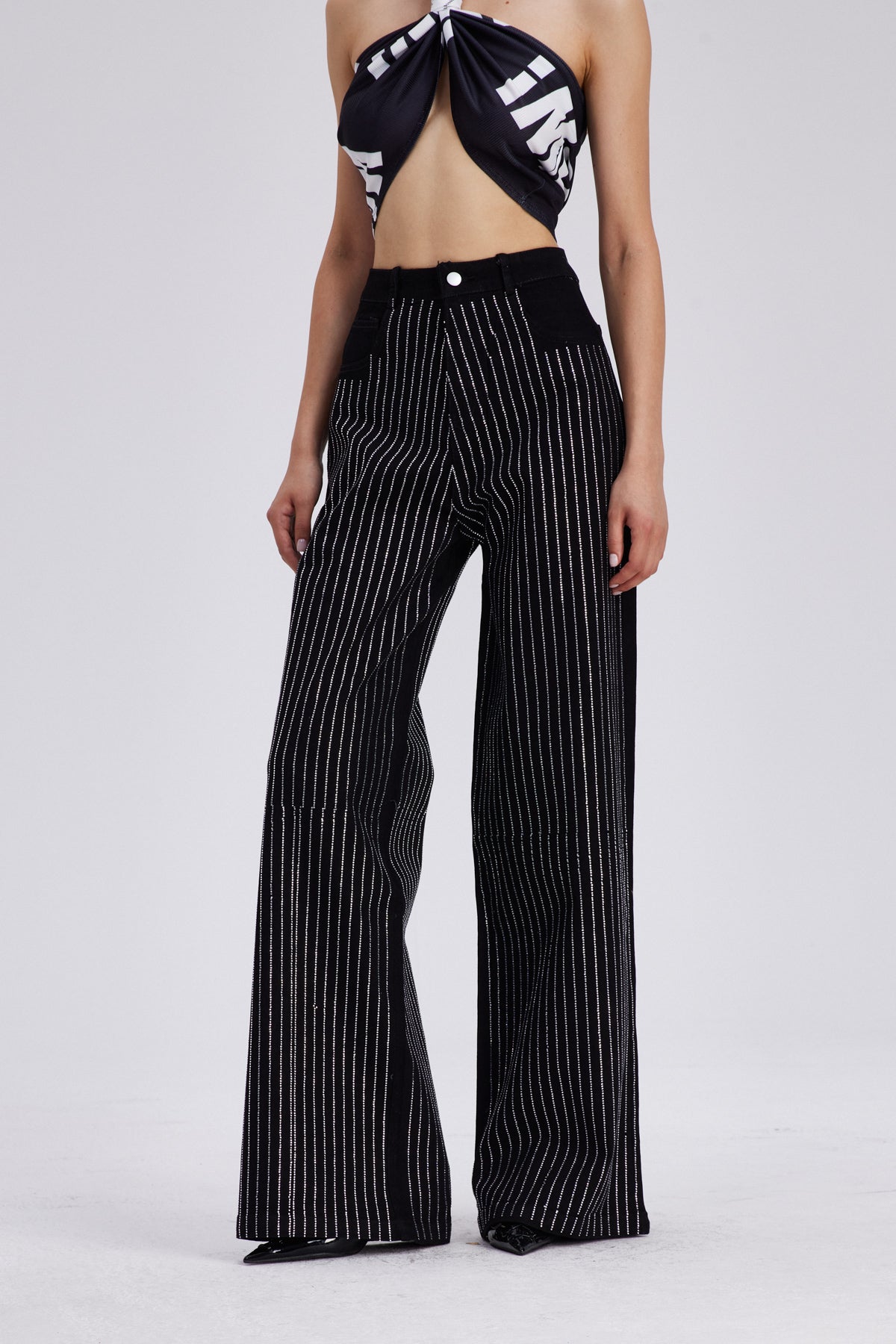 Effortlessly Elegant Garment with a Timeless Design