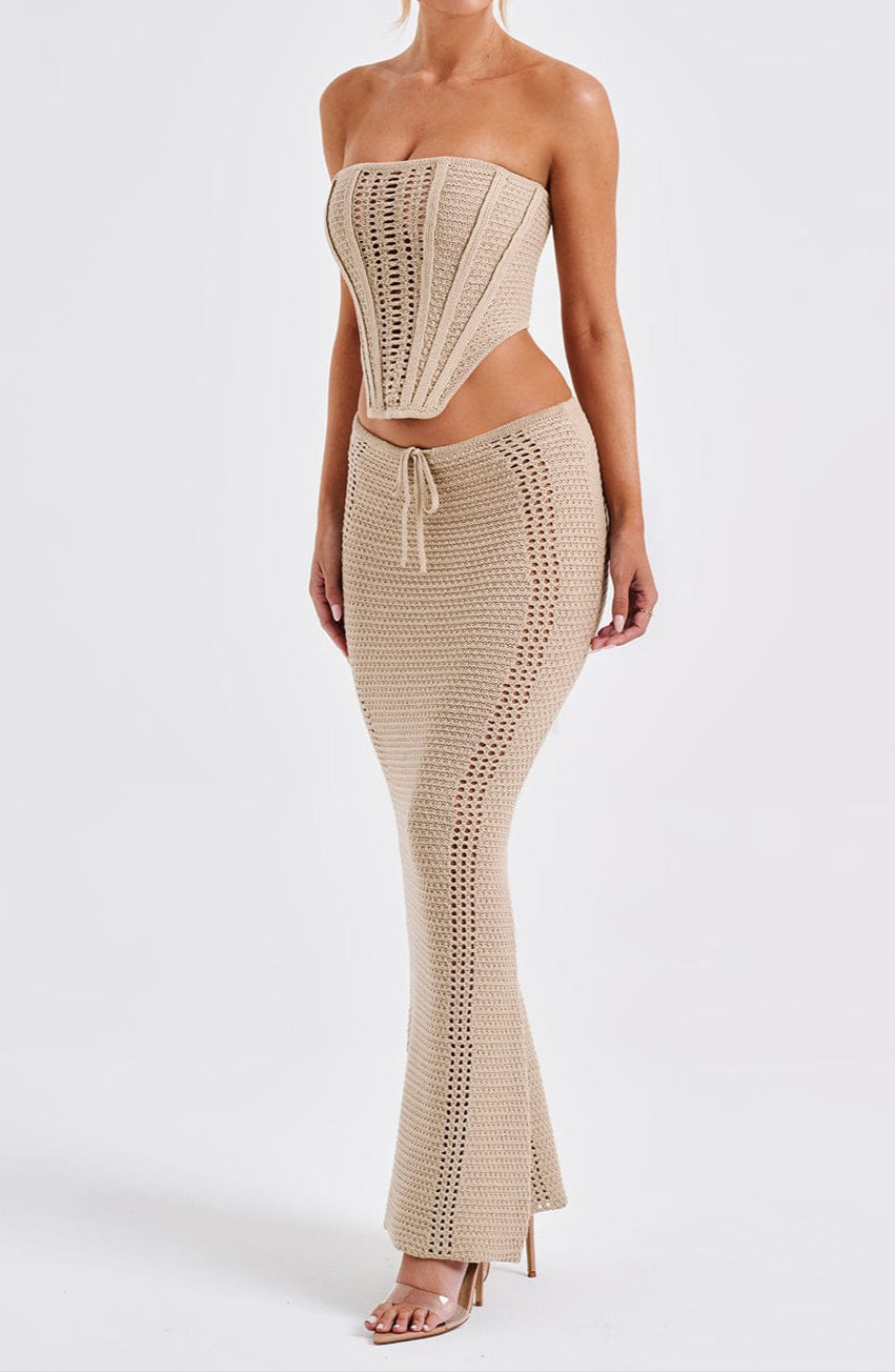 Effortlessly Elegant Garment with a Timeless Design
