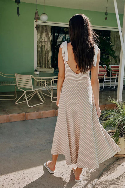 Effortlessly Elegant Dress with a Timeless Design