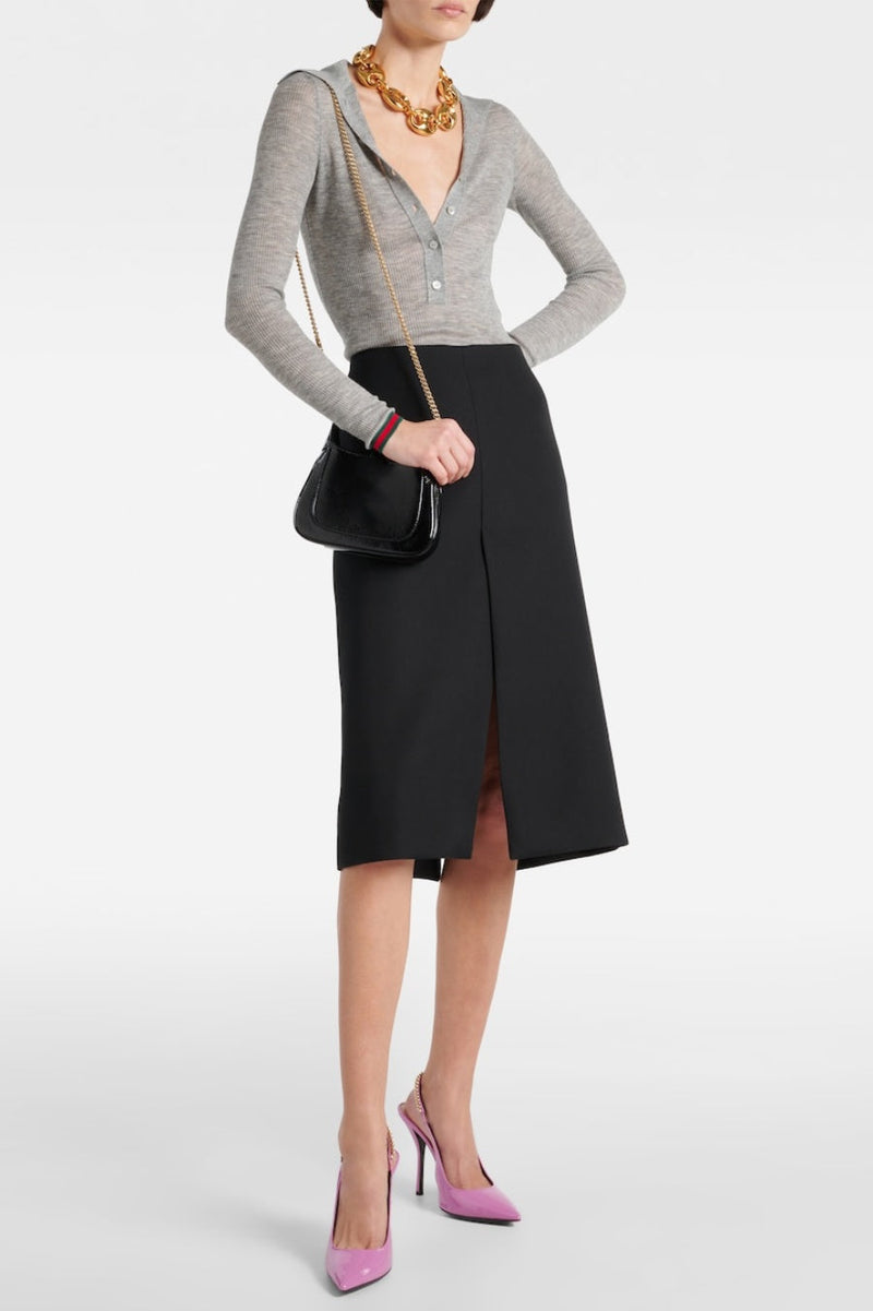 Effortlessly Elegant Top with a Timeless Design