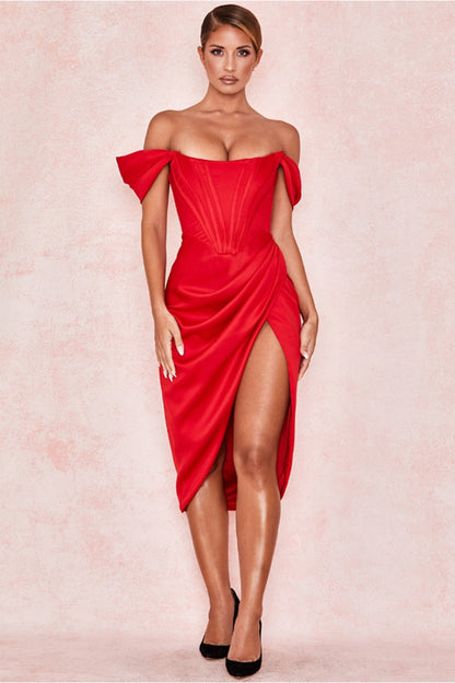 Well Tailored Dress with a Graceful Silhouette