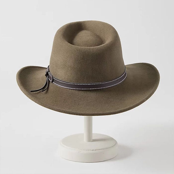 Effortlessly Elegant Garment with a Timeless Design
