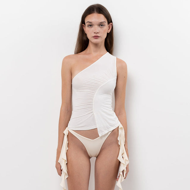 Well Tailored Blouse with a Graceful Silhouette