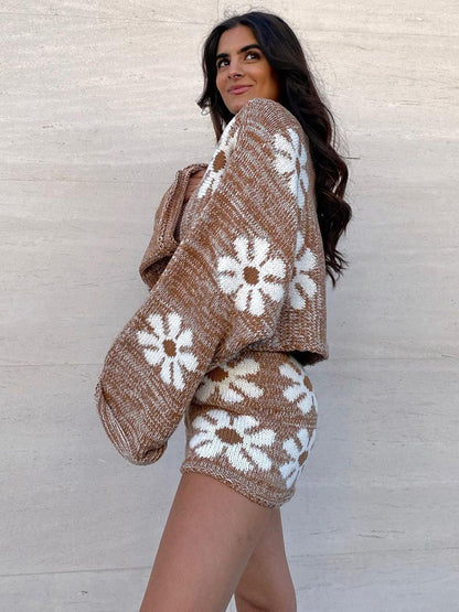 Well Tailored Sweater with a Graceful Silhouette