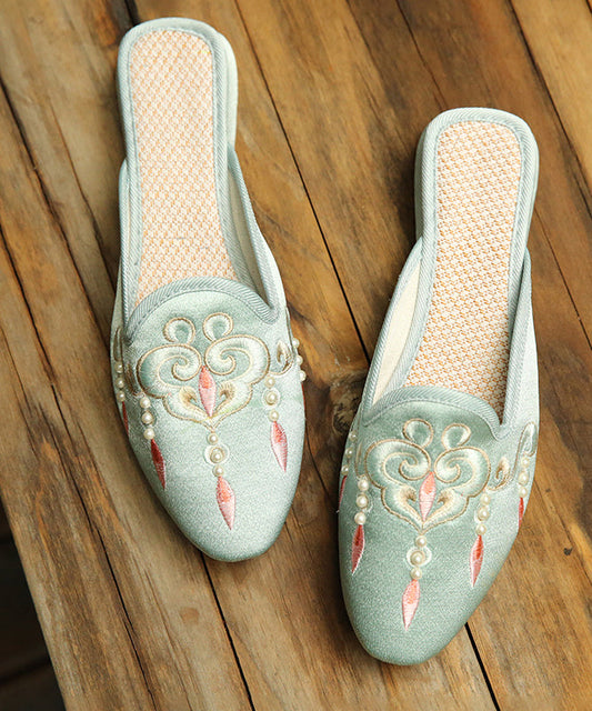 Effortlessly Elegant Sandals with a Timeless Design