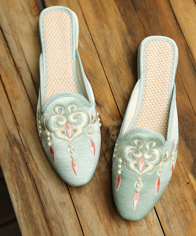 Effortlessly Elegant Sandals with a Timeless Design