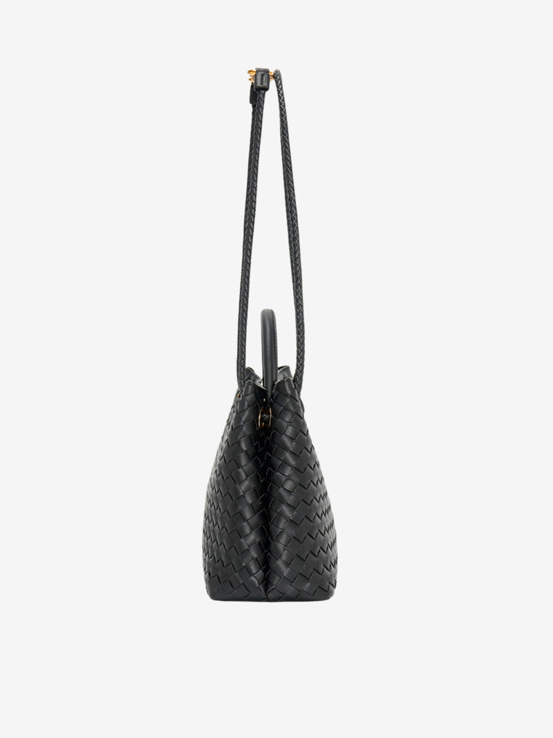 Beautifully Finished Bag in a Timeless Design