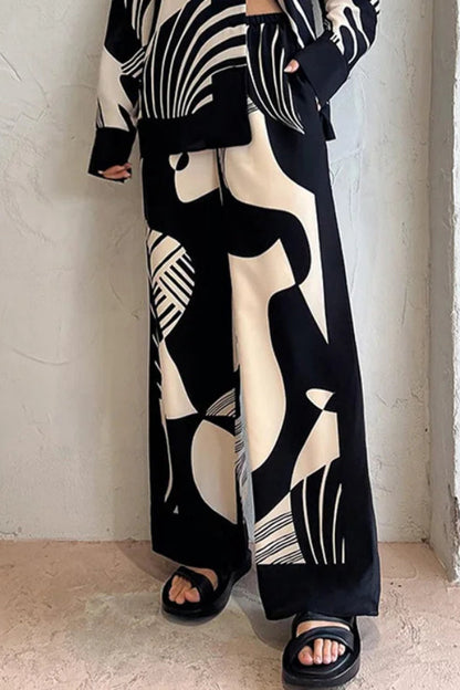 Effortlessly Elegant Garment with a Timeless Design