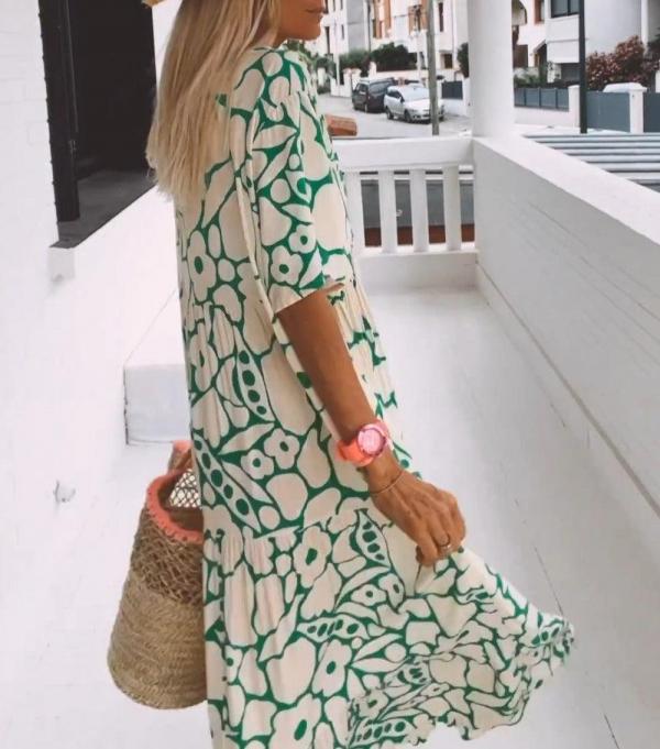 Effortlessly Elegant Dress with a Timeless Design